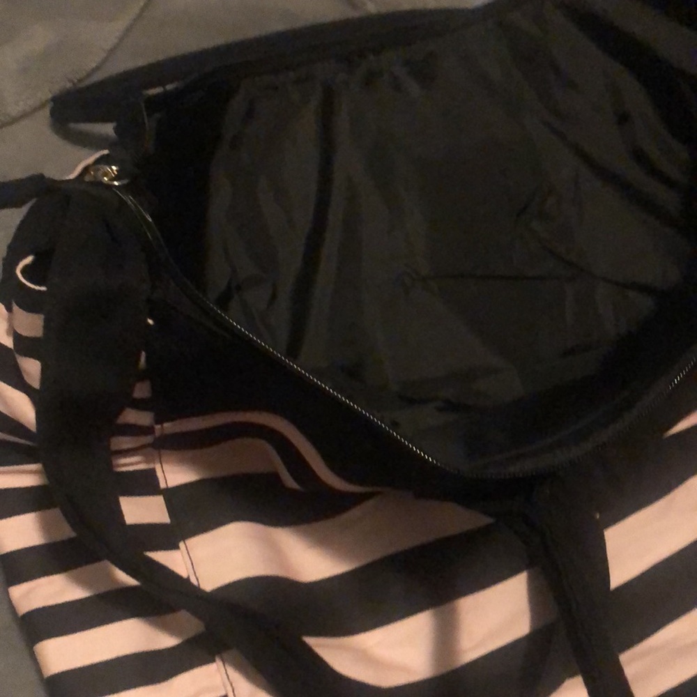 Vs bag . Large tote in perfect condition! - Picture 4 of 4